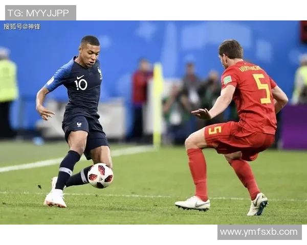 足球巨星小腿力量解析:技术与爆发力的完美结合 足球巨星小腿力量解析:技术与爆发力的完美结合